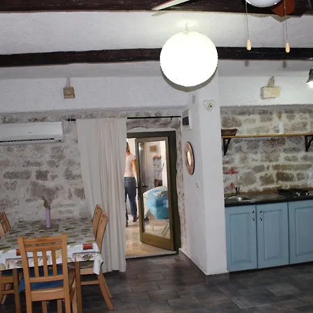 Grosse In Mit Terrasse Und Whirlpool